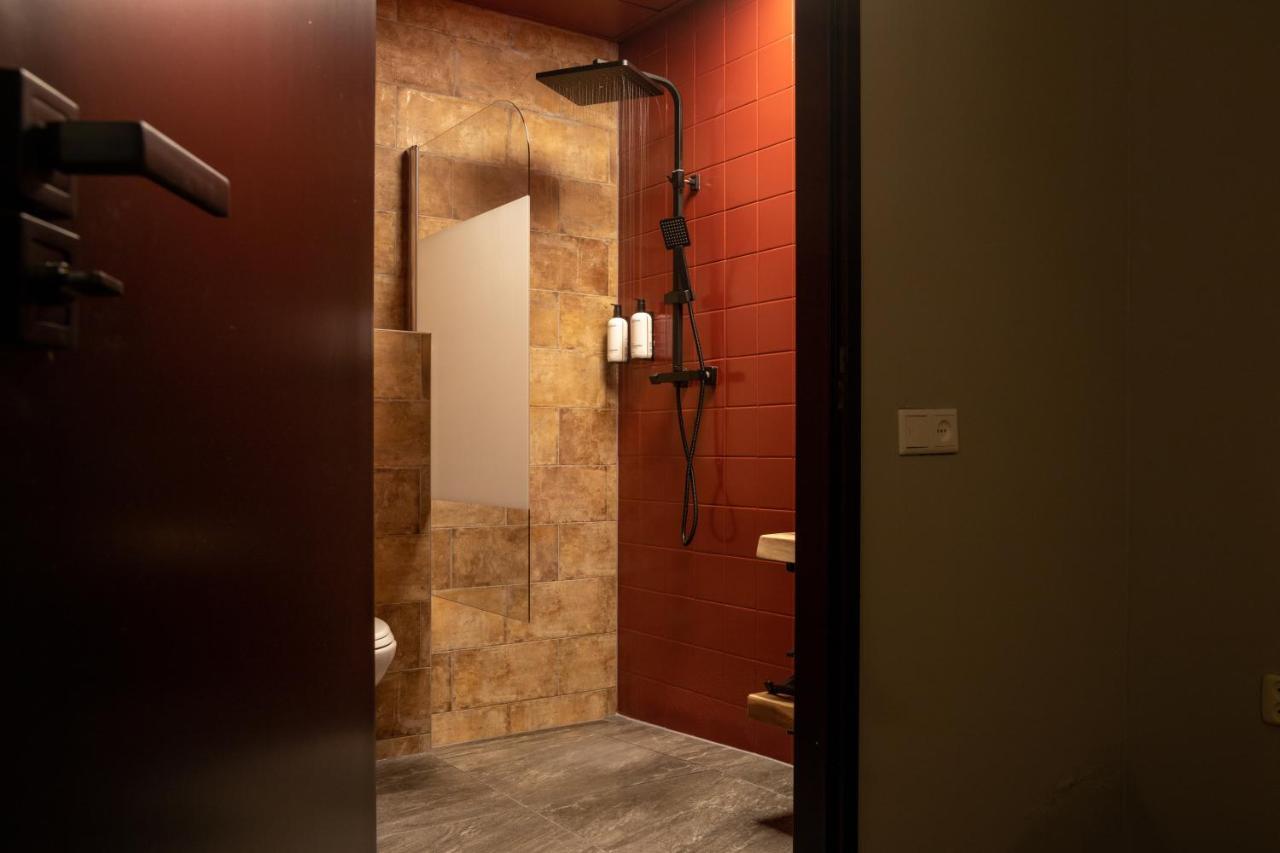Hotel Four ヘルドロップ エクステリア 写真
